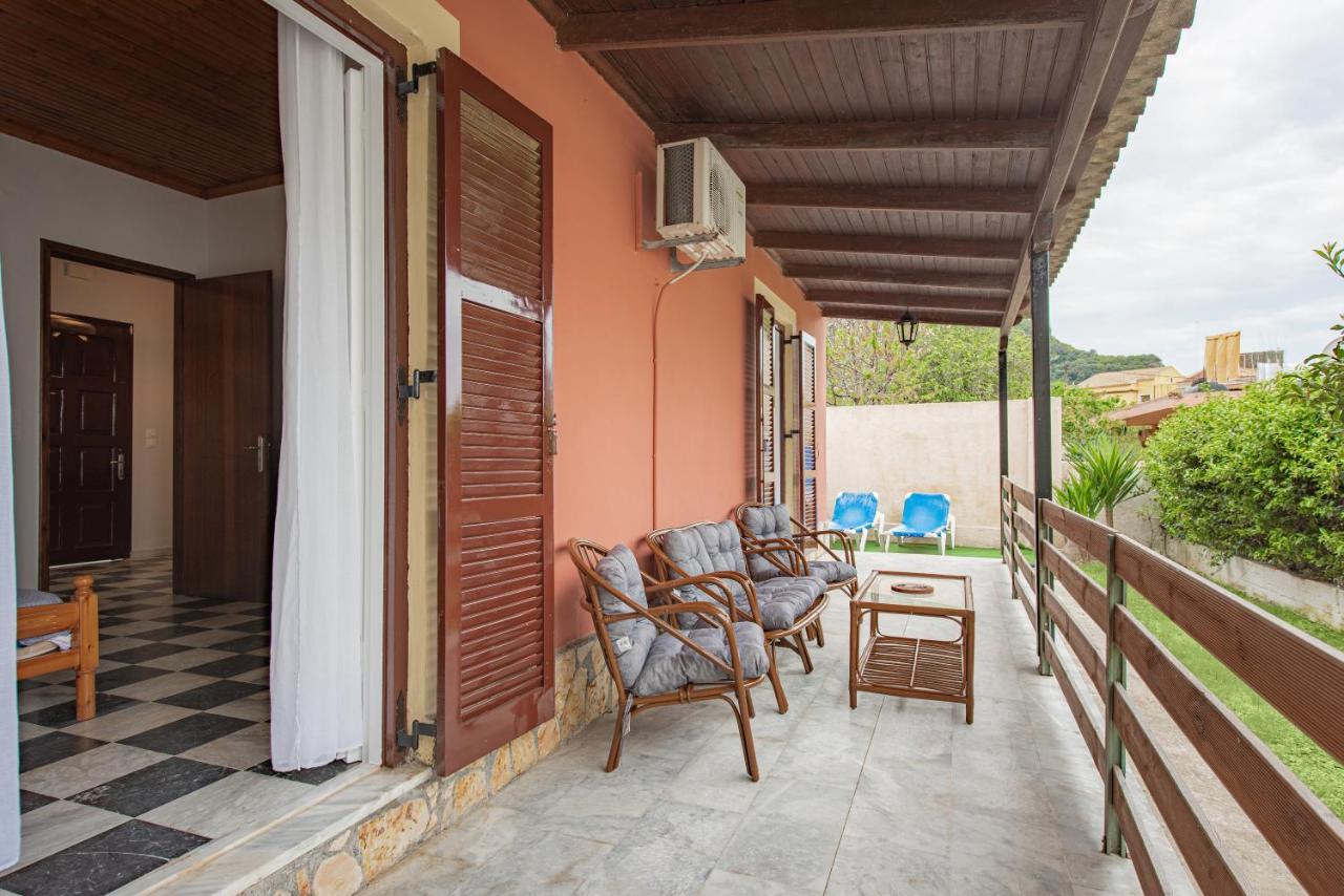 Villa Popi On The Beach Of Agios Gordios Агиос Гордиос Екстериор снимка