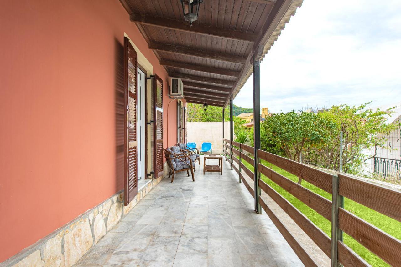 Villa Popi On The Beach Of Agios Gordios Агиос Гордиос Екстериор снимка