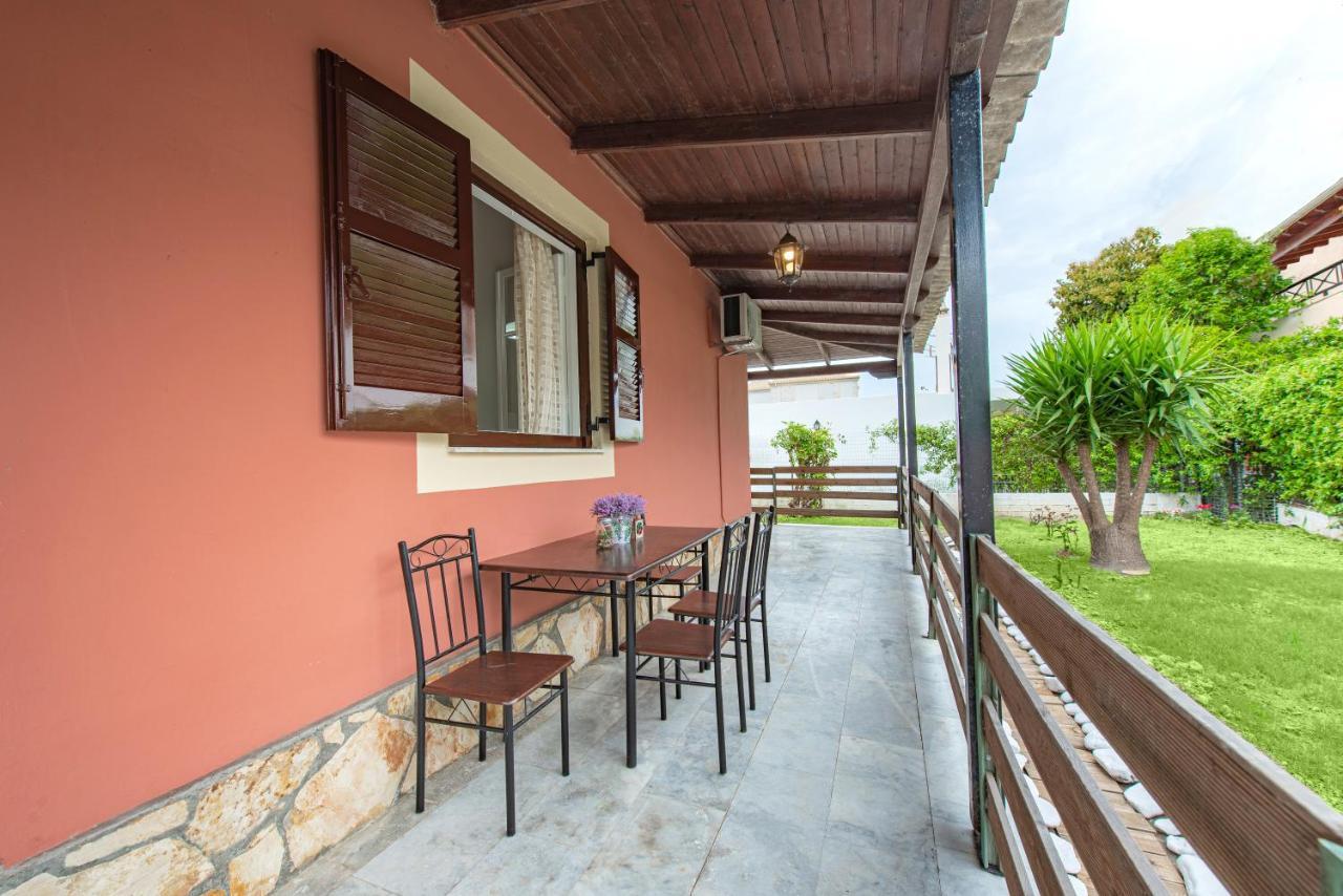 Villa Popi On The Beach Of Agios Gordios Агиос Гордиос Екстериор снимка