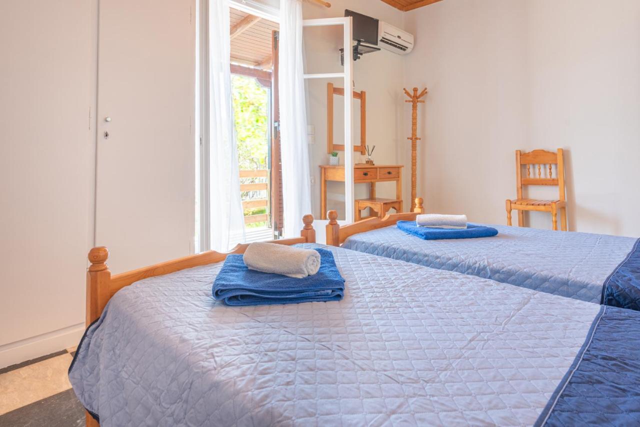 Villa Popi On The Beach Of Agios Gordios Агиос Гордиос Екстериор снимка